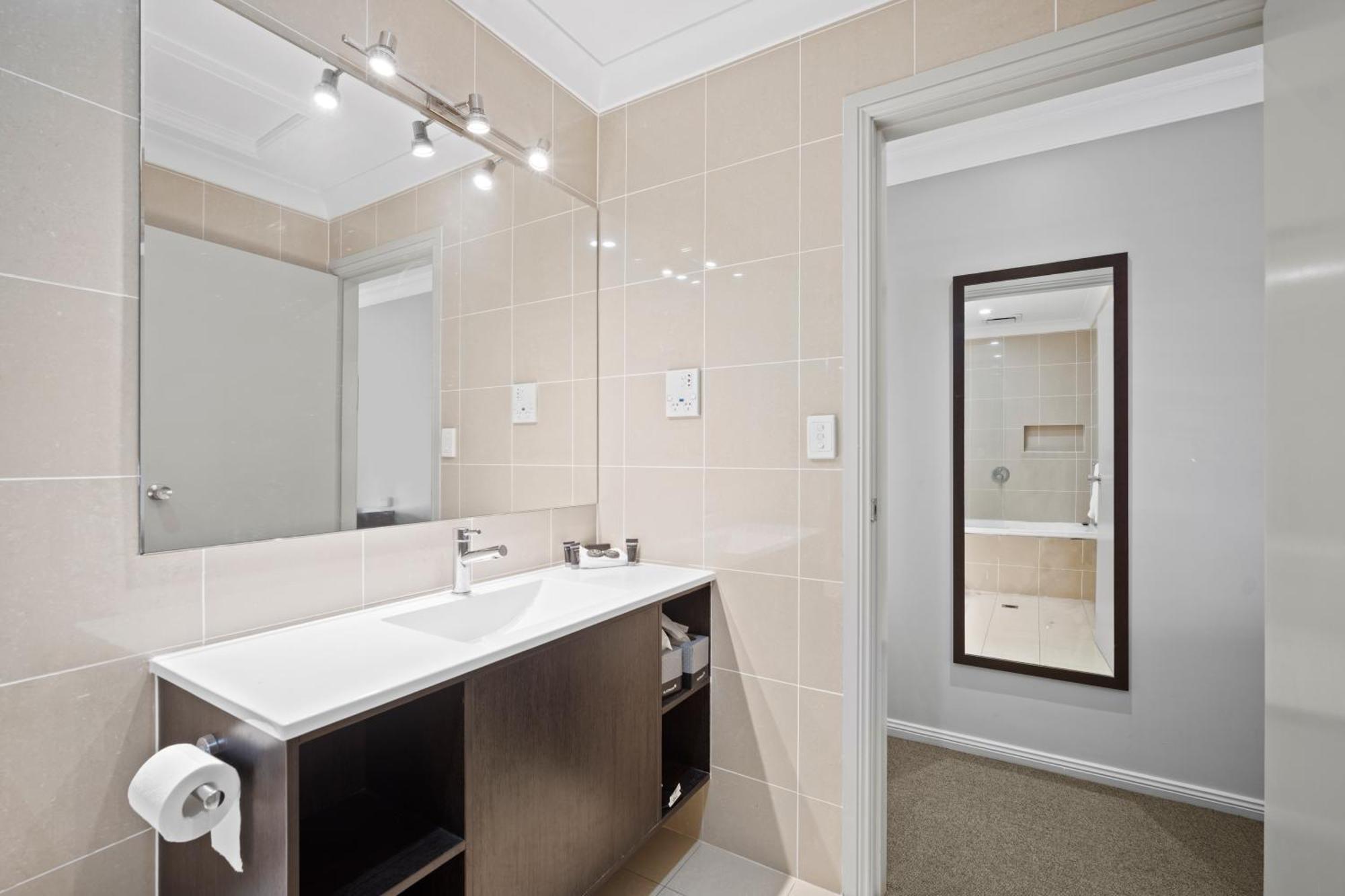 Carlyle Suites & Apartments Wagga Wagga Εξωτερικό φωτογραφία