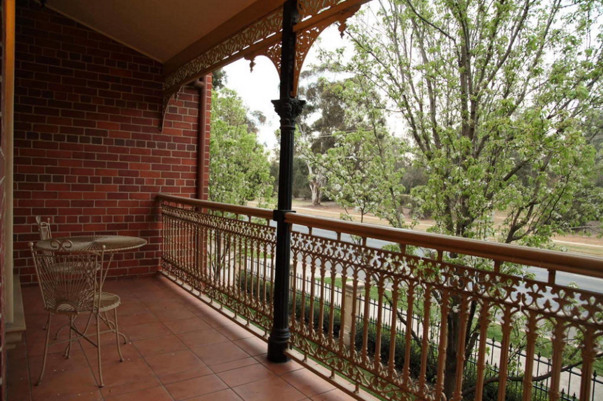 Carlyle Suites & Apartments Wagga Wagga Εξωτερικό φωτογραφία
